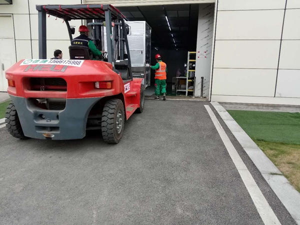 通威，激光摻雜機(jī)，卸車，拆箱，搬運(yùn)入場(chǎng)