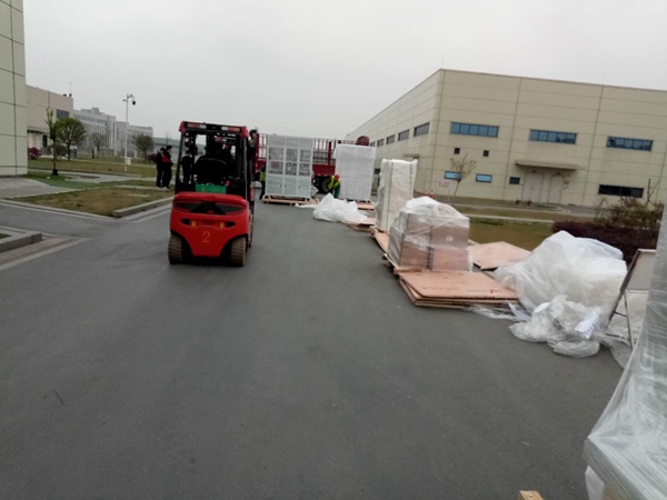 通威，激光摻雜機，卸車，拆箱，搬運入場