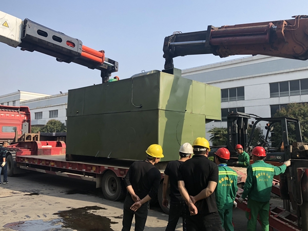傳統(tǒng)設(shè)備卸車、拆箱作業(yè)