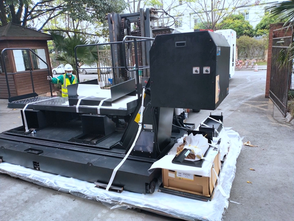 傳統(tǒng)設(shè)備卸車、拆箱作業(yè)